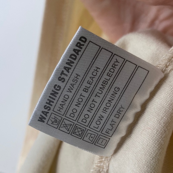 Queen Cream Graphic Tee - Short Sleeve Women’s Size XL - 1243 - Picture 5 of 7